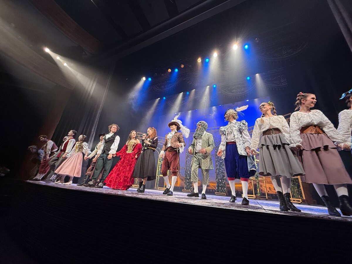 Премьера спектакля "Собака на сене"