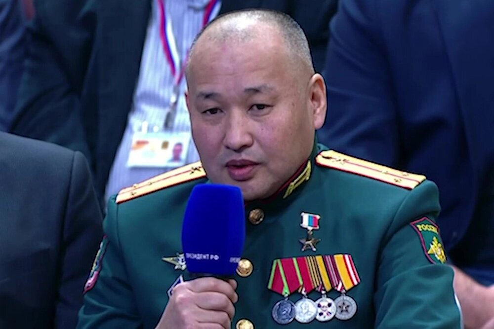    Командир штурмовой роты, Герой России старший лейтенант Наран Очир-Горяев. Фото: kremlin.ru