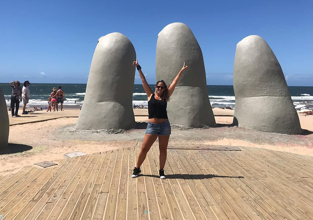 Пунта дель Эсте, пляж Брава с огромной скульптурой "Рука"