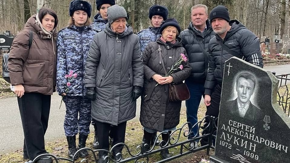 Сотрудники Росгвардии почтили память коллеги, погибшего при исполнении служебного долга