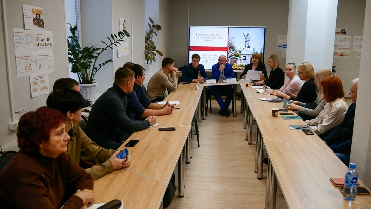 Встреча прошла в живой, демократичной обстановке.