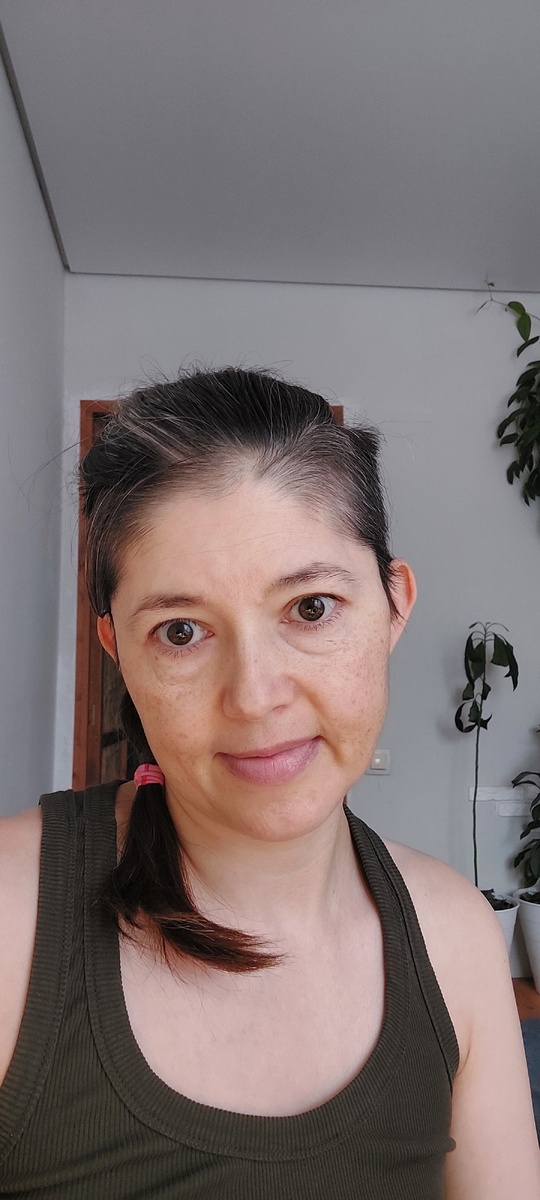 Ну нет у меня поводов грустить))) да и некогда: я жить жизнь не успеваю, где уж тут печалиться о былом, несбывшемся или неизменном.