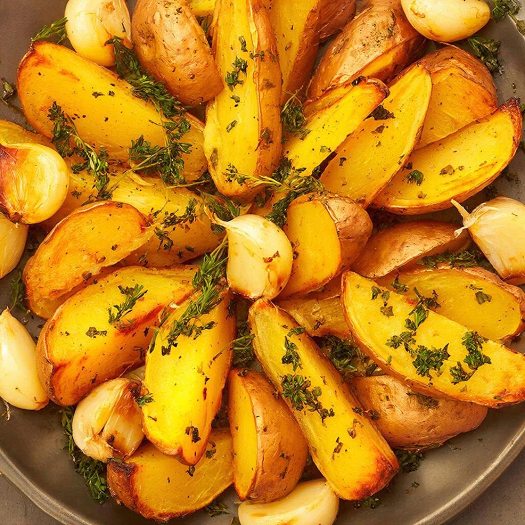 Золотистые дольки с ароматом трав: простой рецепт, который покорит ваше сердце 