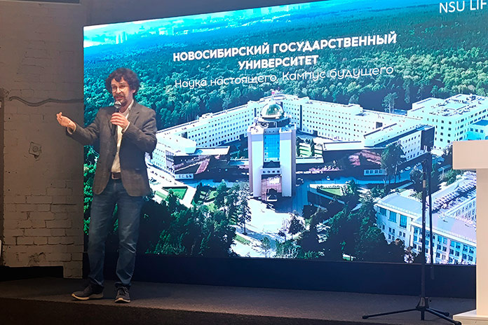    Дмитрий Чуркин на встрече выпускников НГУ в Москве. Фото автора