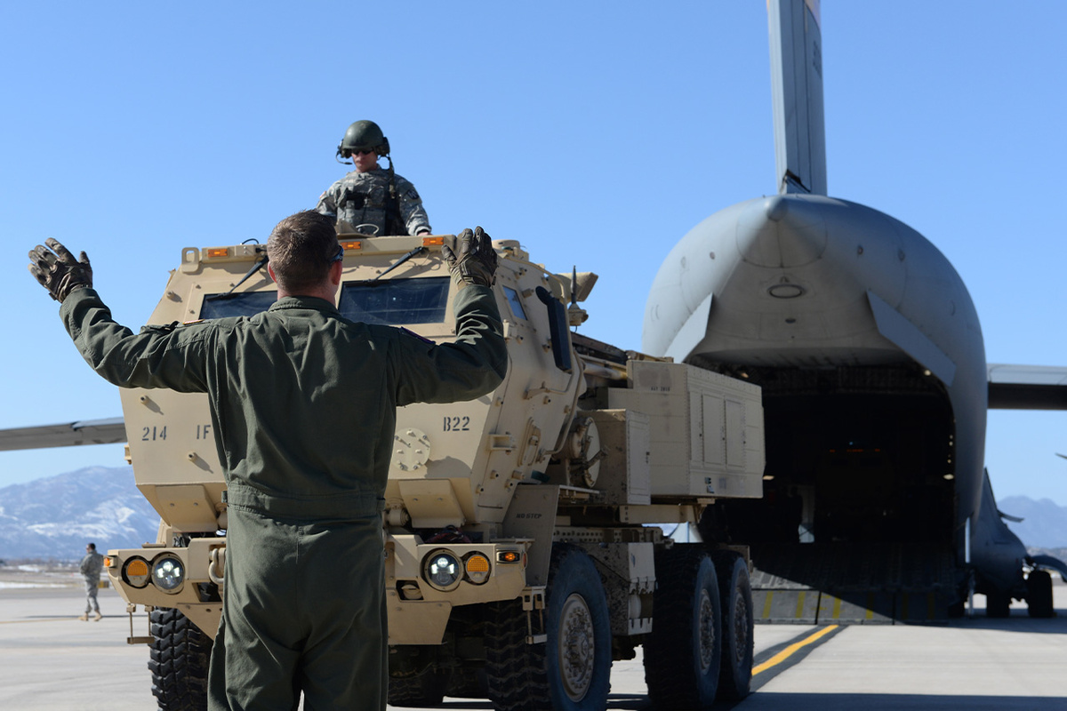 Рекрутерам Пентагона удалось завершить призывную кампанию, несмотря на «качество материла».  Фото: Фото: служба распространения визуальной информации Министерства обороны США / dvidshub.net / U.S. Air Force photo by Airman 1st Class Nathan Clark/Released (Public Domain)