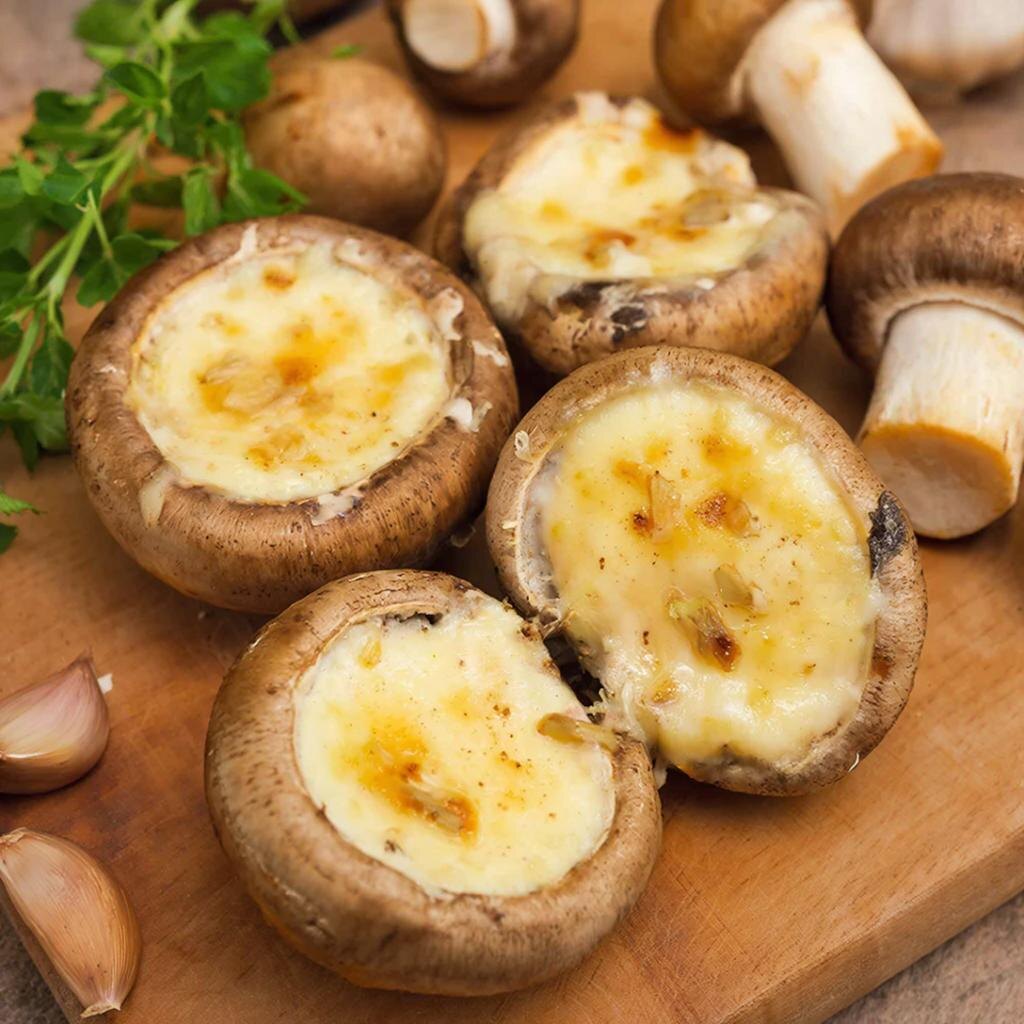 Грибы, фаршированные сыром и чесноком: Изысканная закуска за полчаса! 