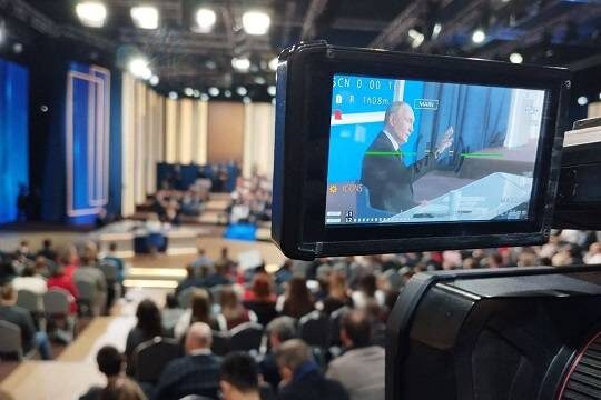    Путин: Россия надеется на мир и рассчитывает на урегулирование конфликта путем переговоров