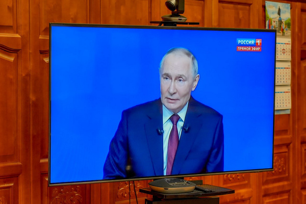    Губернатор Кировской области показал, в каких условиях смотрит прямую линию с Путиным