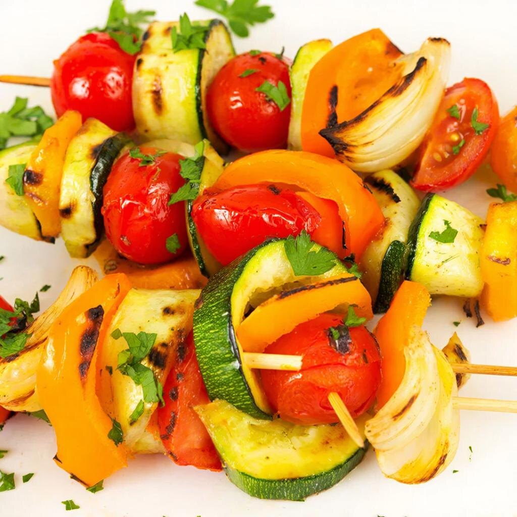 Овощные шашлычки на шпажках: Яркое лето на вашей тарелке! 