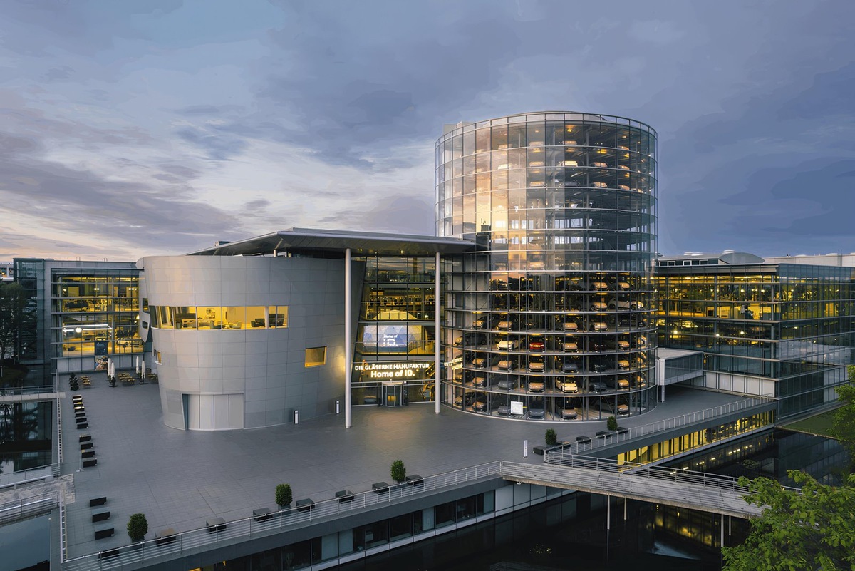    Volkswagen впервые за 88 лет своего существования закроет завод в Германии