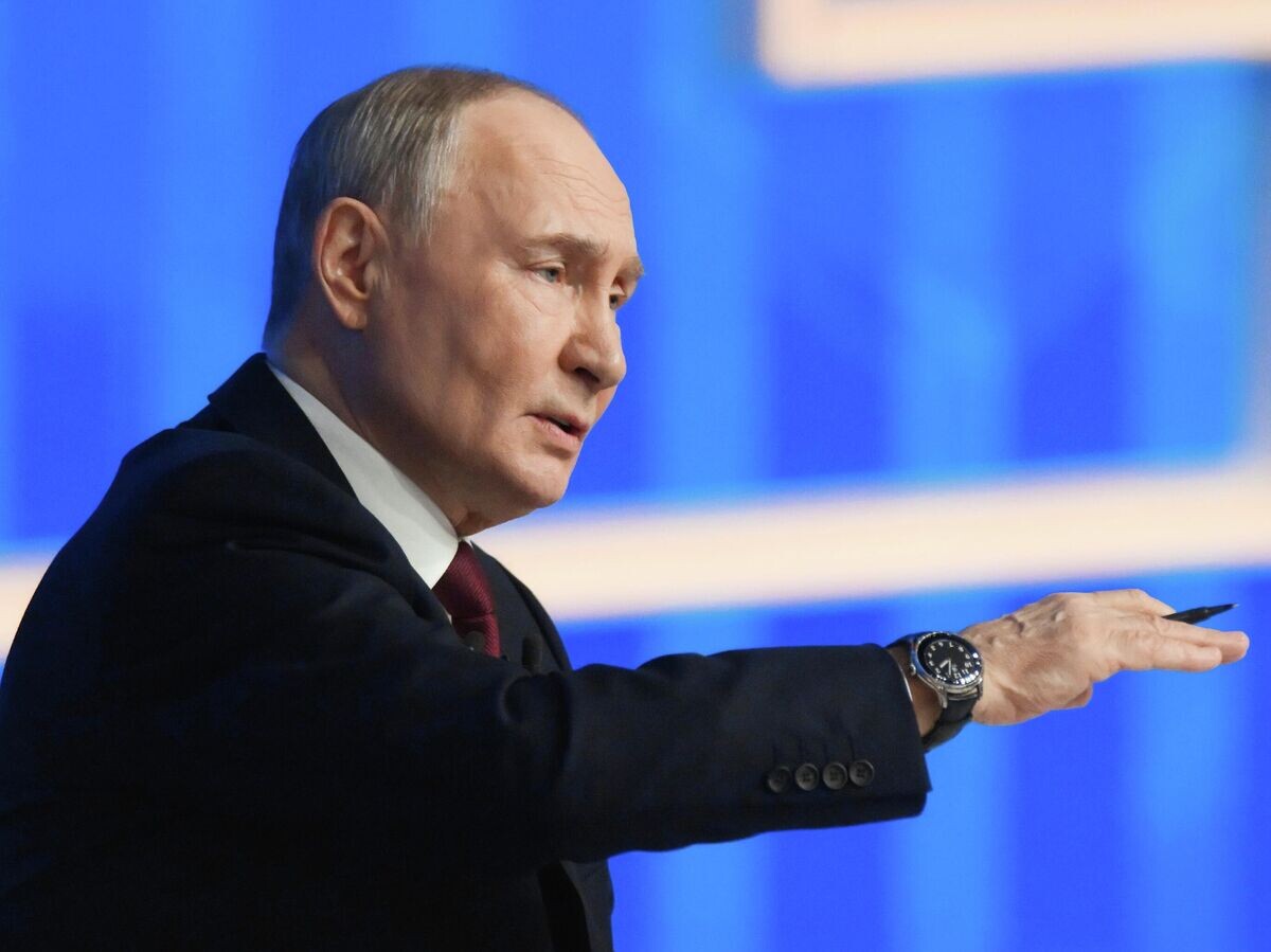    Президент РФ Владимир Путин отвечает на вопросы во время специальной программы "Итоги года" | © РИА Новости / Григорий Сысоев