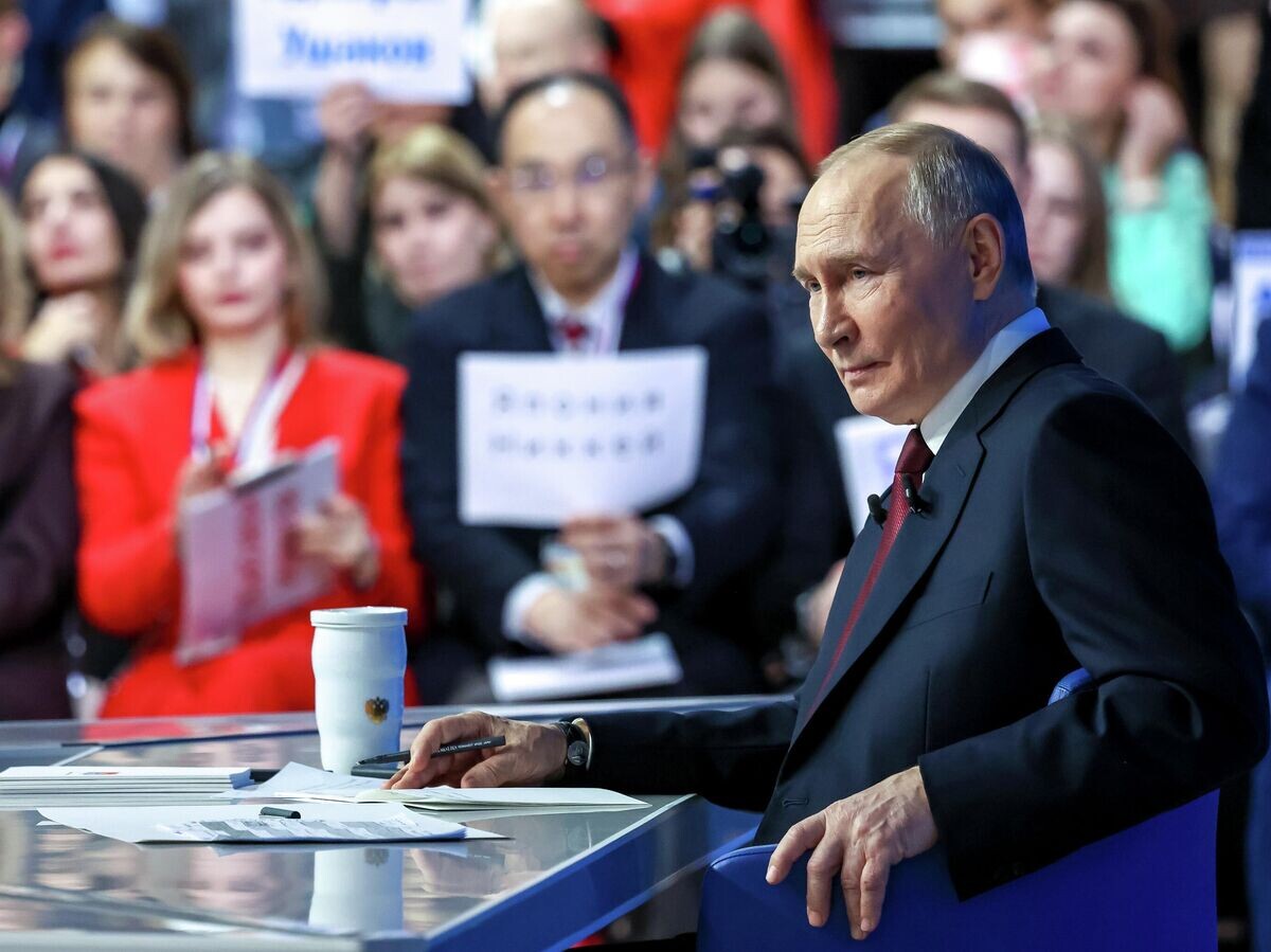    Президент РФ Владимир Путин отвечает на вопросы во время специальной программы "Итоги года" | © РИА Новости / POOL