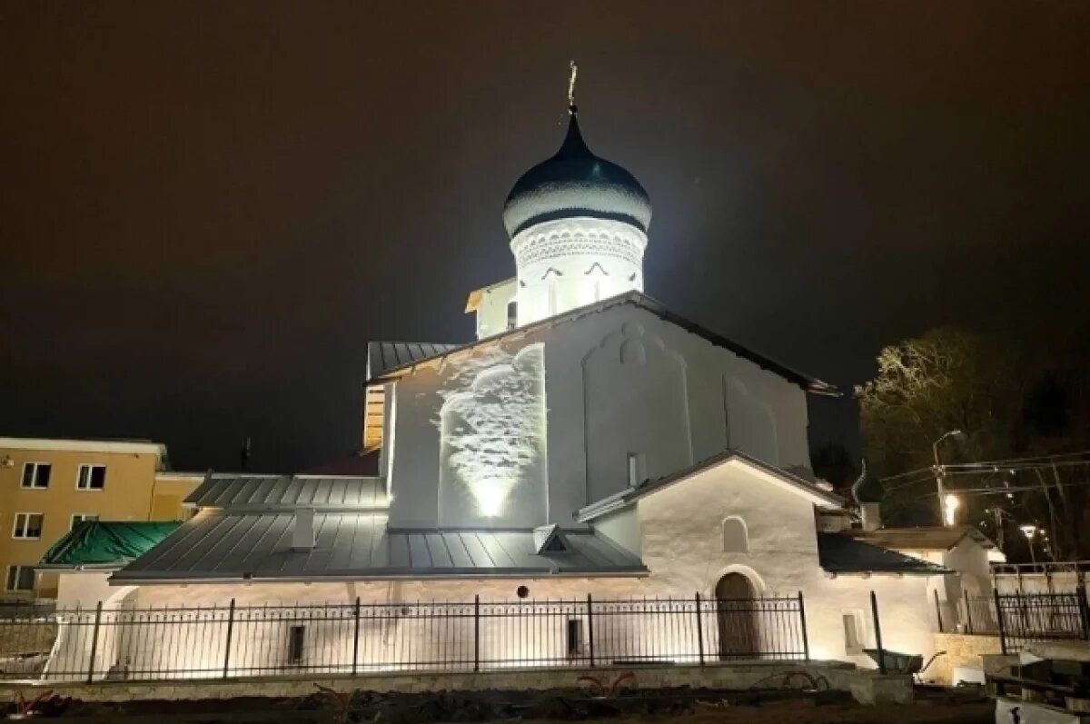    Архитектурную подсветку запустили в церкви Николы со Усохи в Пскове