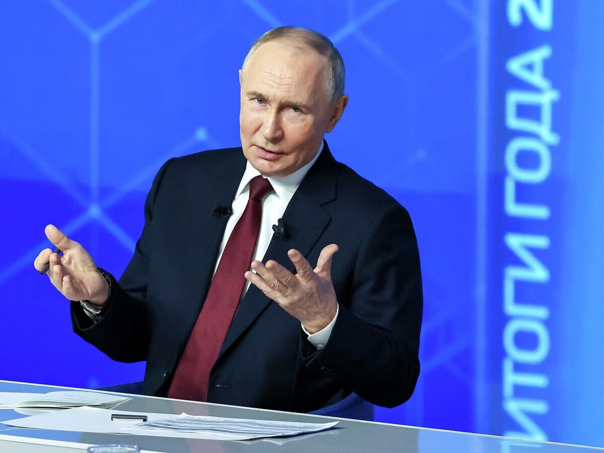    Президент РФ Владимир Путин отвечает на вопросы во время специальной программы "Итоги года" | © POOL
