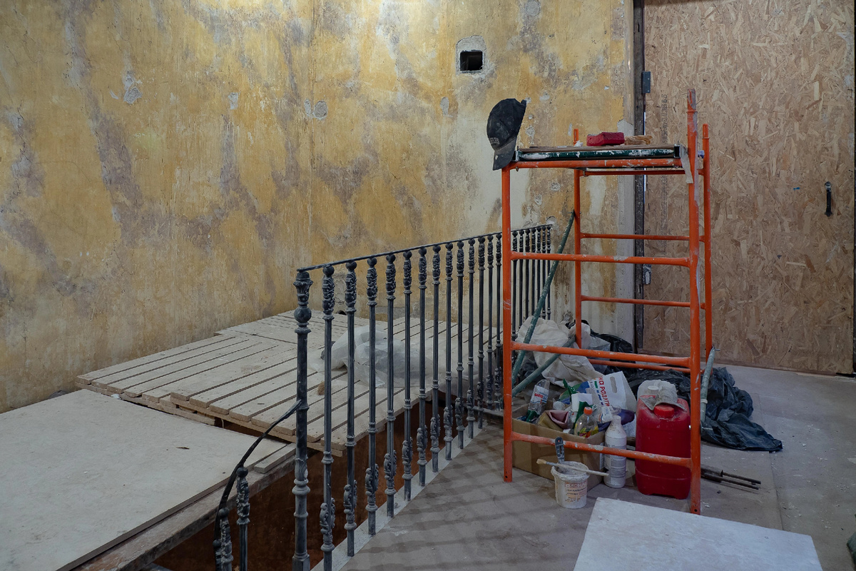 Роспись стен парадной. Фото: Сергей Николаев/«Фонтанка»