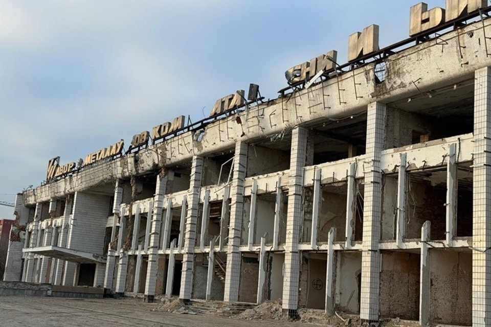    В Мариуполе подготавливают Дворец культуры «Металлургов» к восстановлению. Фото: Портал «Возродим Донбасс»