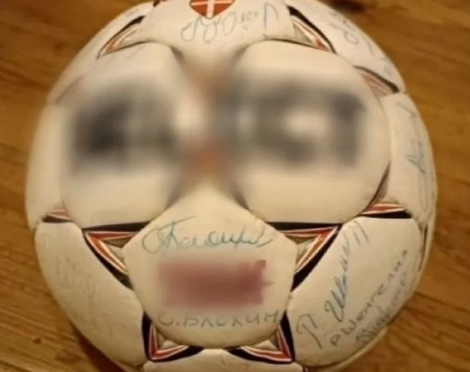    Автор объявления заявляет, что собрание автографов уникально. Фото: «АиФ Крым»