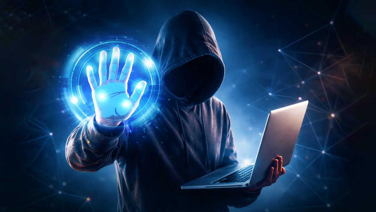 Chainalysis: в 2025-м украли $3,4 млрд криптоактивов при меньшем числе атак. 70% убытков — три кейса (в т.ч. Bybit $1,5 млрд), КНДР — $2,02 млрд (+51%). Бьют по централизованным сервисам и кошелькам; DeFi устойчивей; главный риск — концентрация.