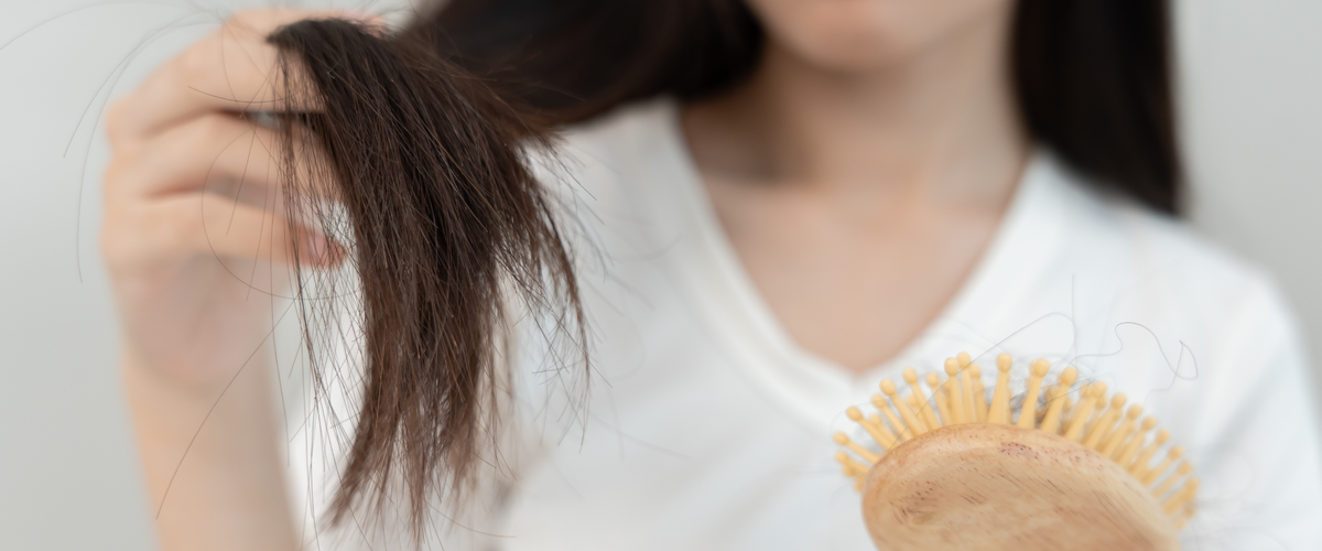 Чаще всего это корневые причины, которые начинаются при формирования волоса