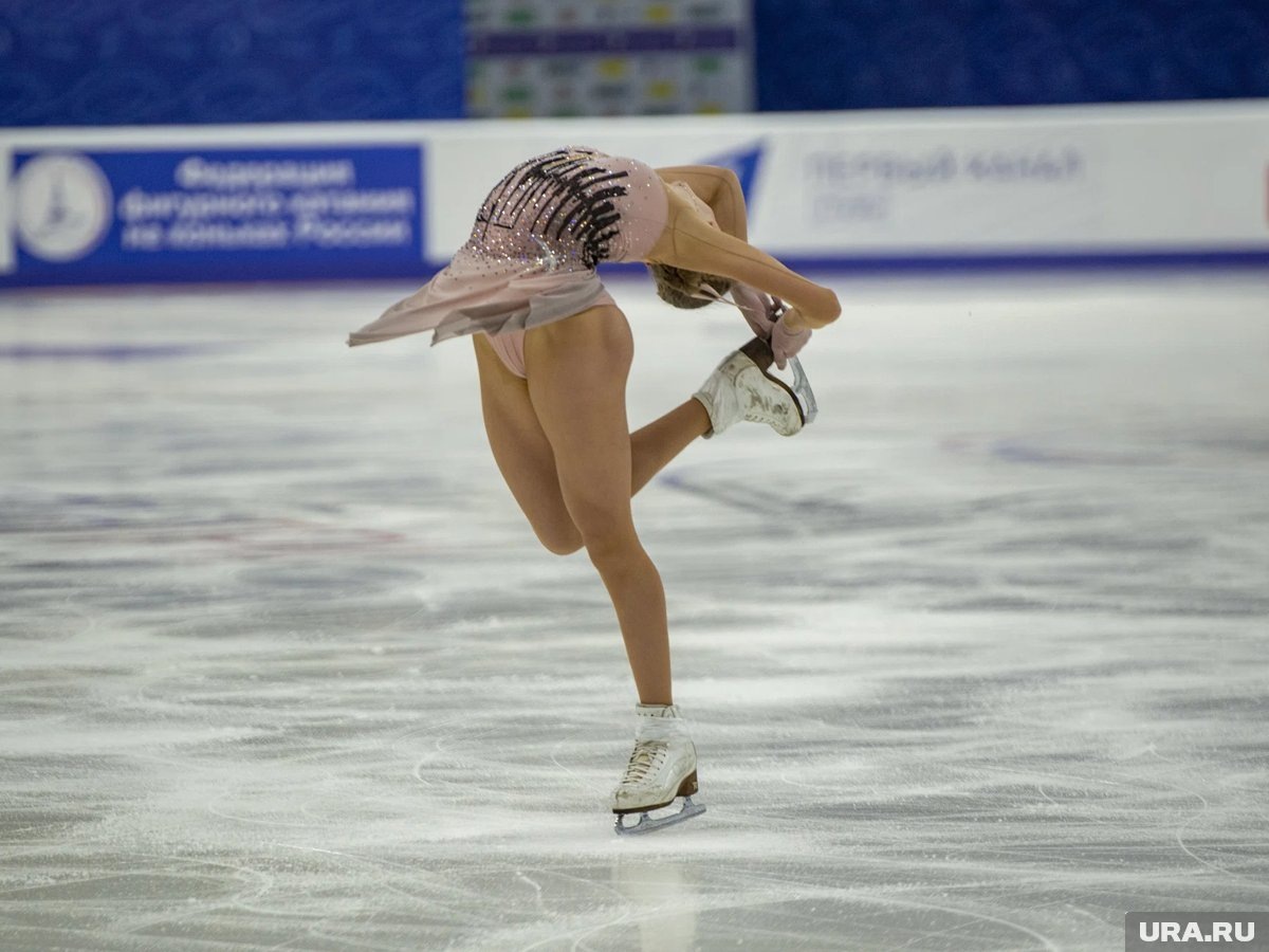     С 18 по 21 декабря 2025 года в Санкт-Петербурге пройдет чемпионат России по фигурному катанию 2026 года