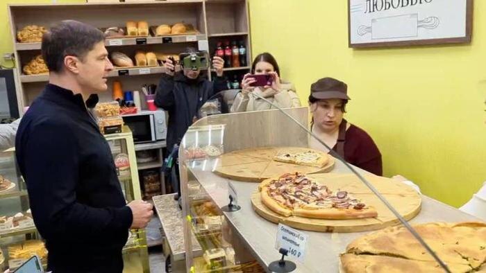 В кафе «Машенька» в Люберцах аншлаг после вопроса владельца Путину. Обложка © Life.ru