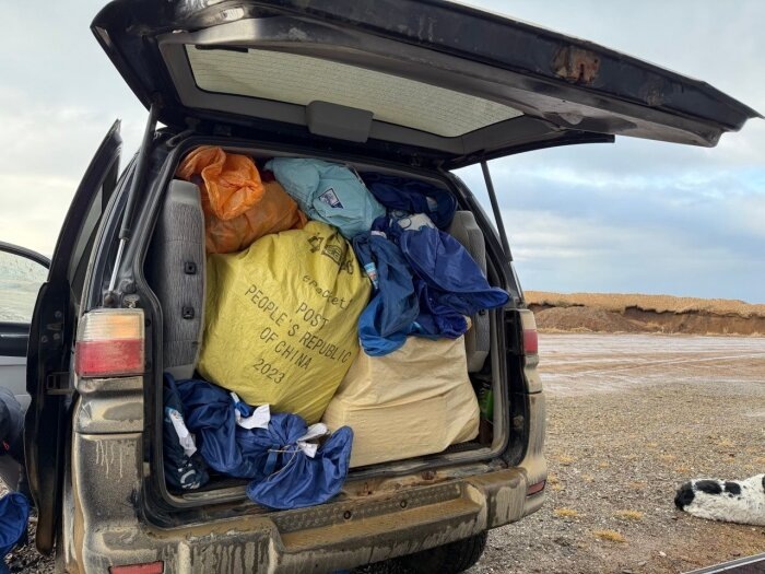            Вся почта еле поместилась в казённый микроавтобус / Фото: телеграм-канал Алеутского муниципального округа