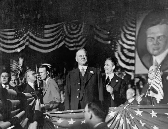 "Обманывал Вильсон, обещавший стране мир и нейтралитет и тем не менее втянувший Соединенные Штаты в Мировую войну"