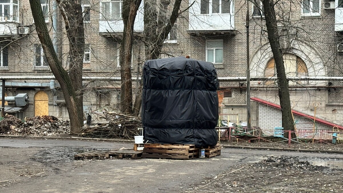    Утепленный резервуар с водой в одном из дворов Донецка / Источник: © ИА Регнум