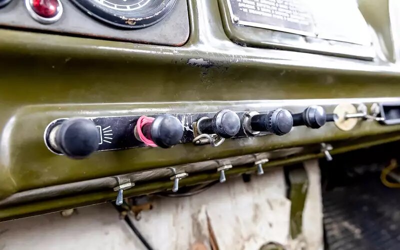    Расположение переключателей – бесхитростное, но на запоминание, что где, нужно время.