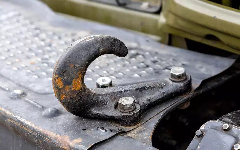    Подобные крюки такому автомобилю необходимы.