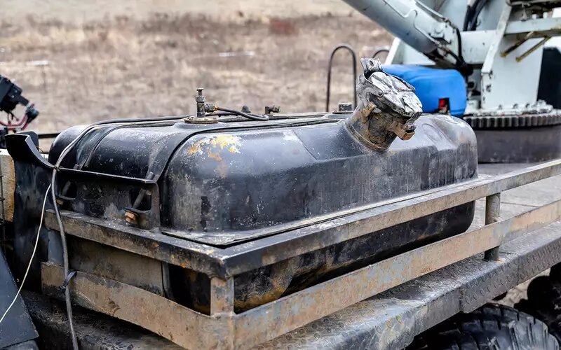    Топливный бак этого автомобиля перенесли повыше.