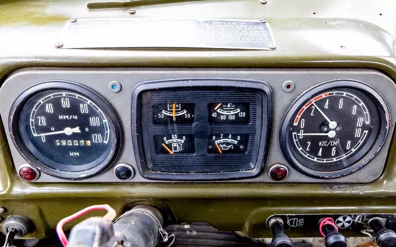    Набор приборов – стандартный, унифицированный с комбинацией ЗИЛ‑130.