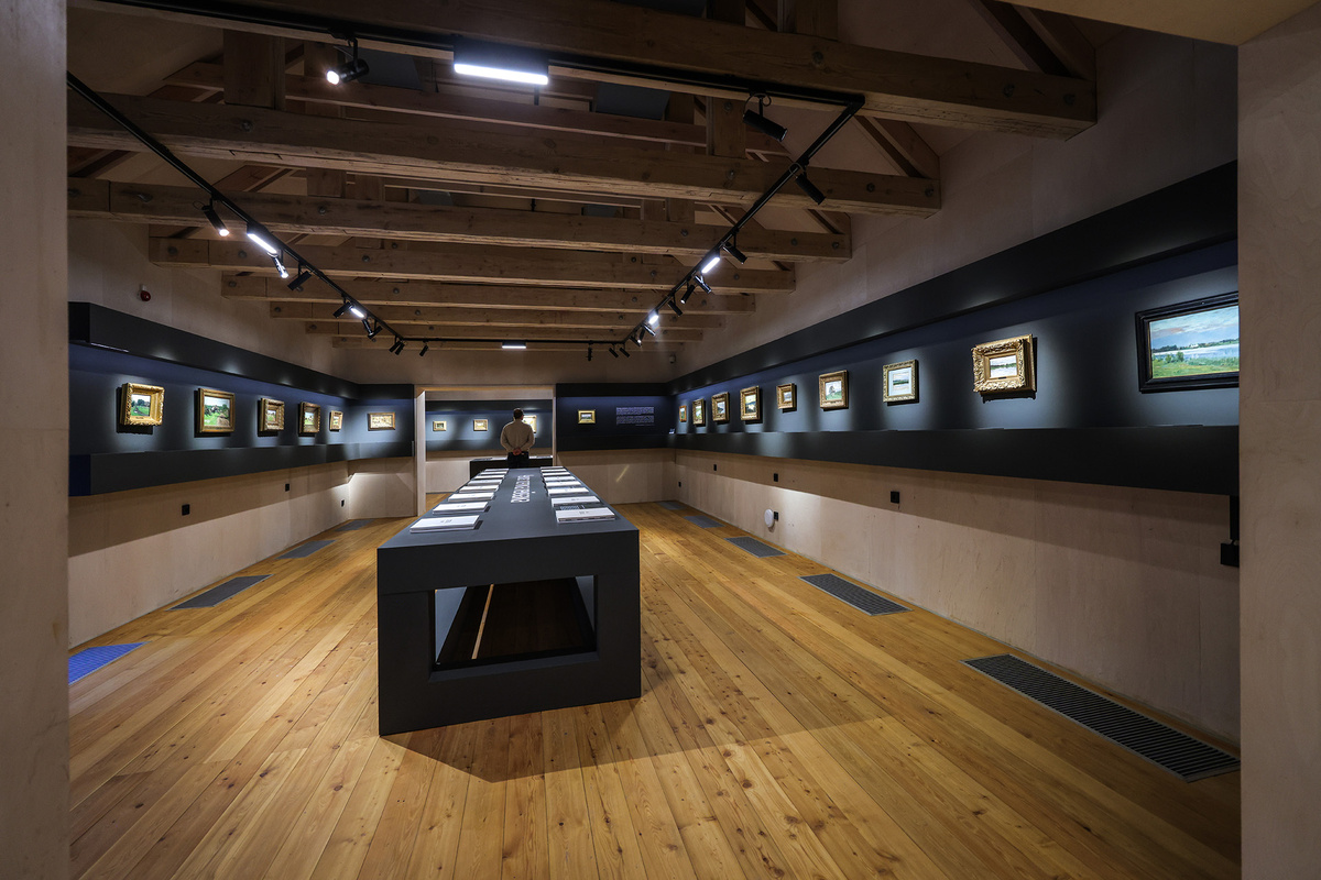    Экспозиция выставки «Левитан и Чехов: поэтика пейзажа»