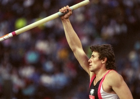    Зеленский отобрал государственные награды у Бубки, Клочковой и Браславца