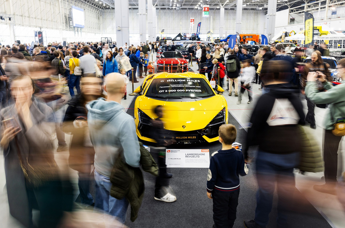    Новый автосалон в 2025 году? А вы видели, что происходит с рынком? И кто поедет в КВЦ Патриот, ведь это далеко! Организаторы Московского автошоу слышали эти вопросы сотни раз за три месяца подготовки. Но ответ могла дать только сама выставка. Коротко он звучит так: 60 тысяч посетителей. Столько человек за три дня приехали в КВЦ Патриот на Московское автошоу и выставки, которые проходили вместе с ним: Мотозима, Поехали, Вездеходер… По одному билету зрители могли посетить все экспозиции.   
Autoshow.moscow