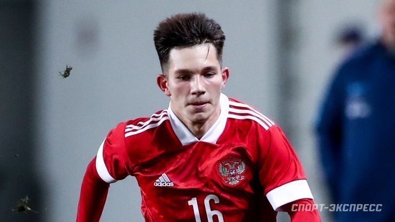 Я лучший форвард России после Дзюбы спартаковского)))