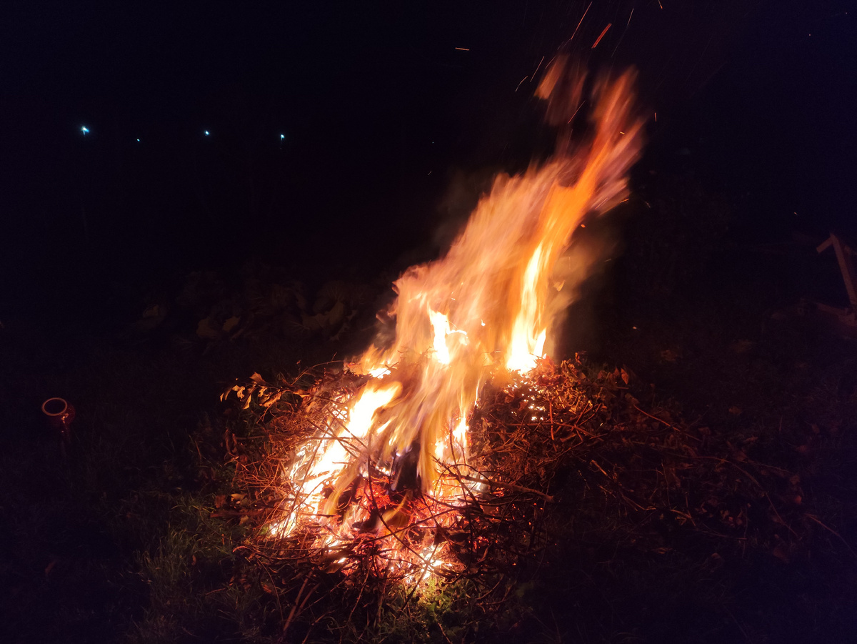 Хорошо горит, жарко