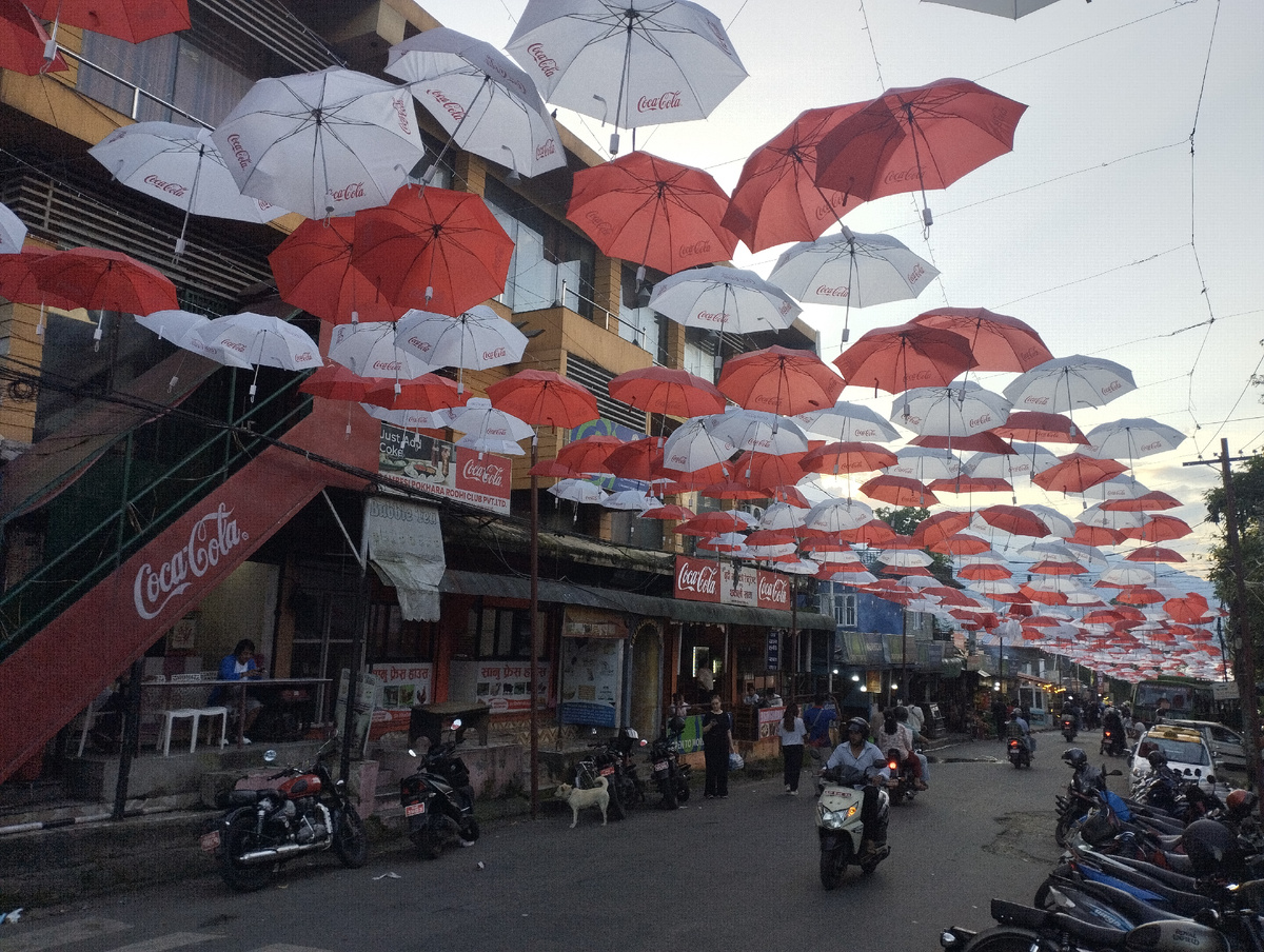 Улица зонтиков