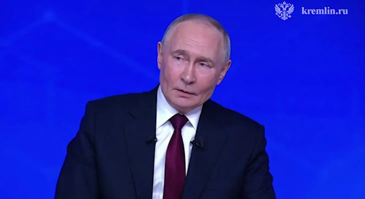    Фото: стоп-кадр трансляции прямой линии с Владимиром Путиным