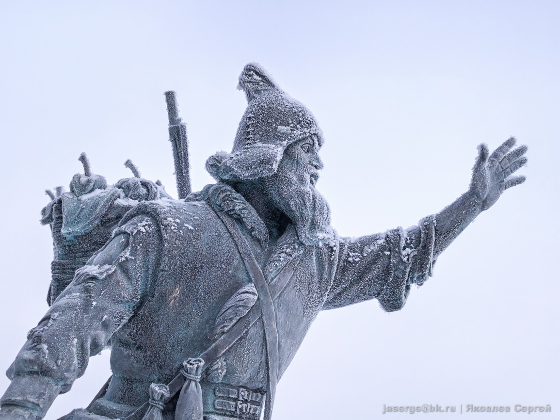 В Архангельске открыли скульптуру Робинзона Крузо 