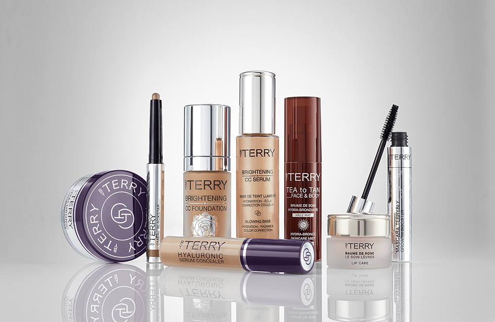    Средства для создания естественного макияжа от бренда By Terry, основанного визажистом Терри де Гинзбург. Все средства, включая пудру, тушь, консилер, имеют в составе и ухаживающие компоненты.    
 Фото: пресс-служба/«Ля Марк»