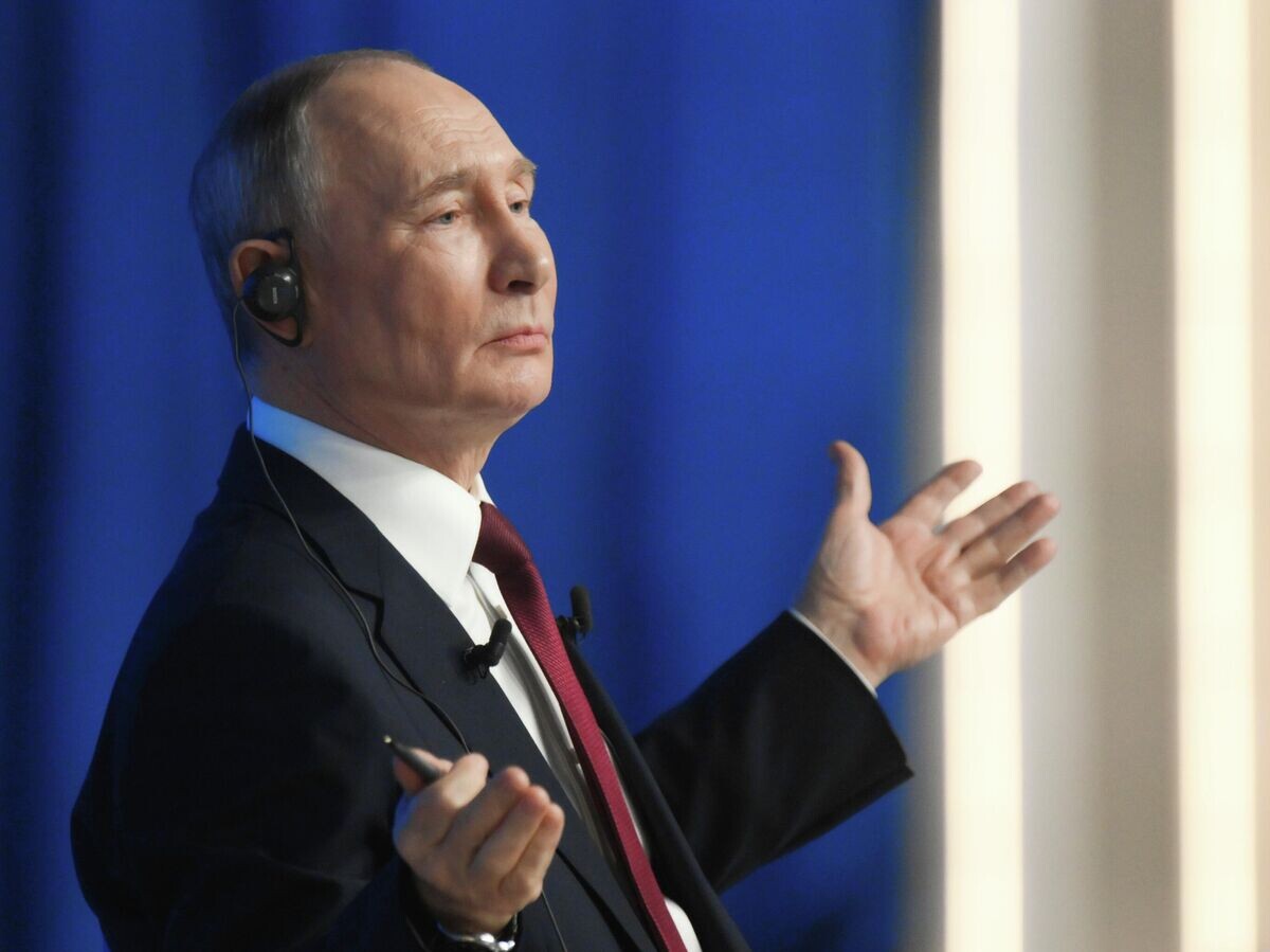    Президент Владимир Путин отвечает на вопросы во время специальной программы "Итоги года" в Москве | © РИА Новости / Григорий Сысоев