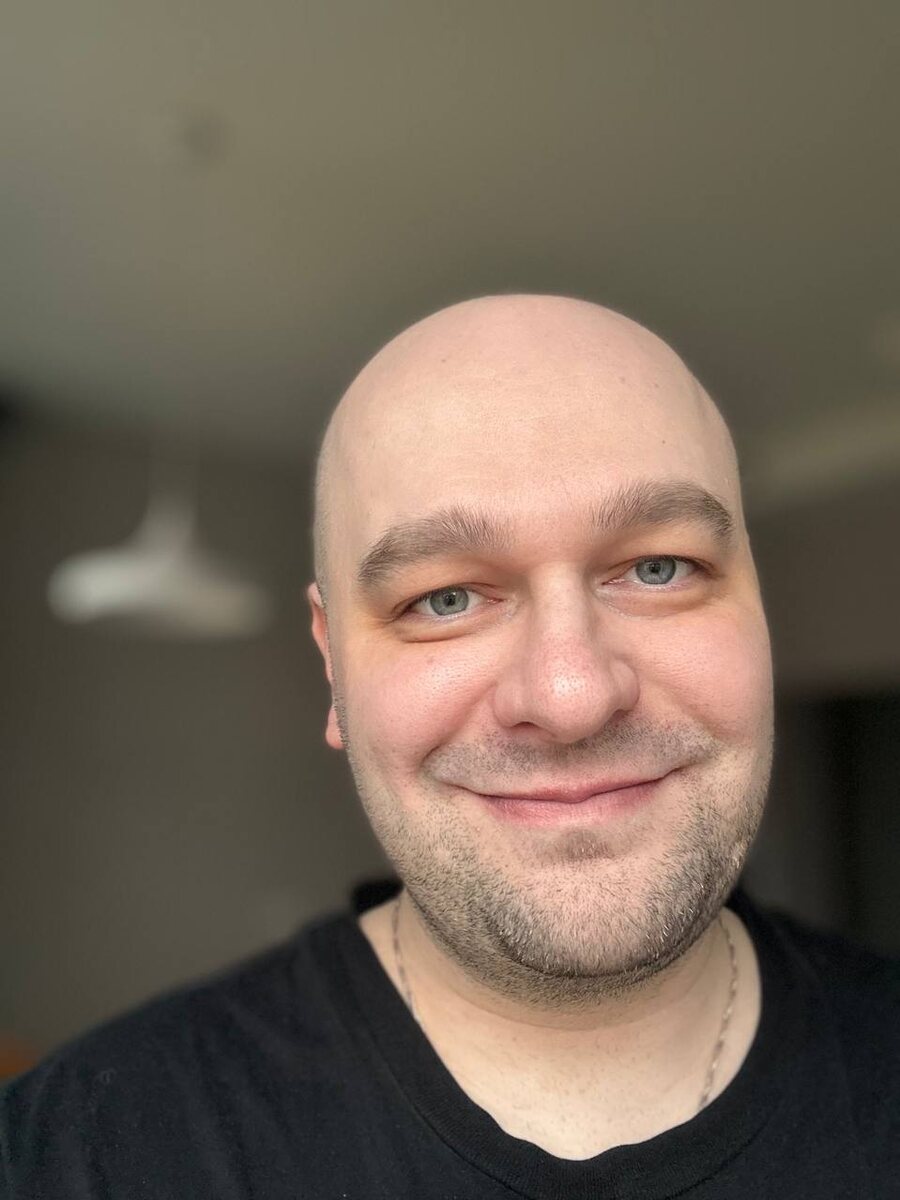 "Мелькая вдалеке
Не оставляй меня
Мечта"(с)