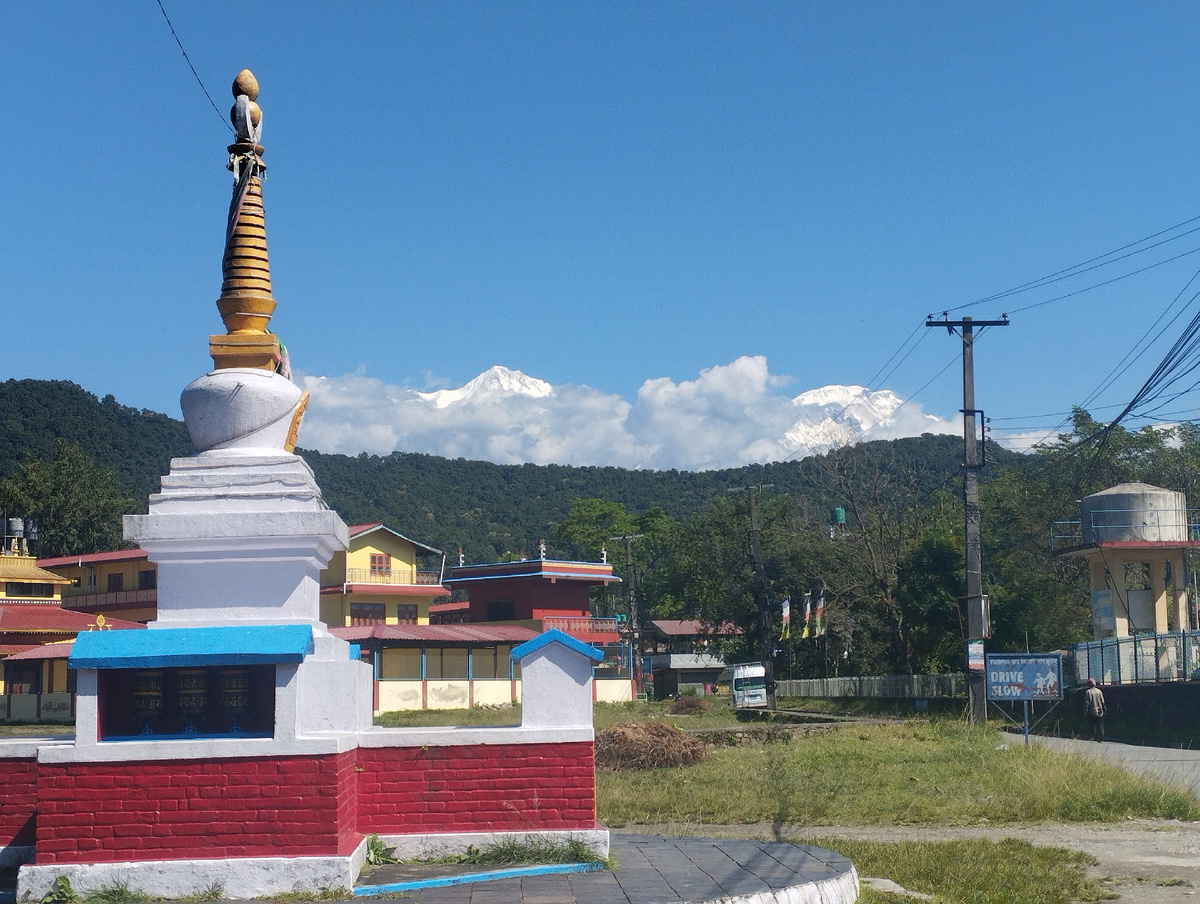 Вид из лагеря тибетских беженцев Ташилинг