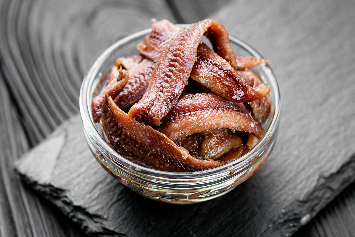 Narsil / Shutterstock / FOTODOM📷Филе консервированных анчоусов