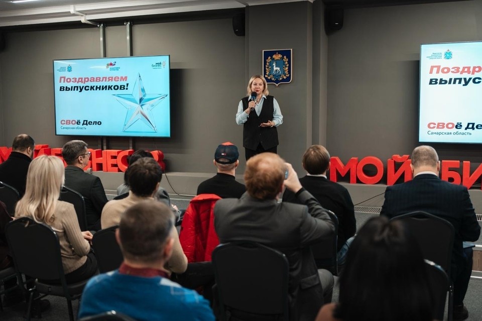    Выпускникам программы вручили сертификаты