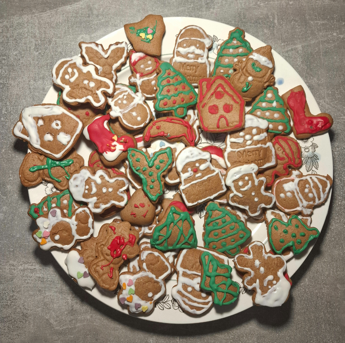 Вот что получилось в итоге. Миленько, хоть и кривовато. Но художники так видят)