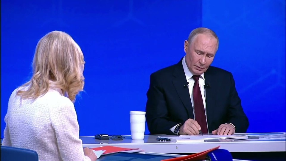    Фото: фрагмент трансляции эфира «Прямой линии с Владимиром Путиным»