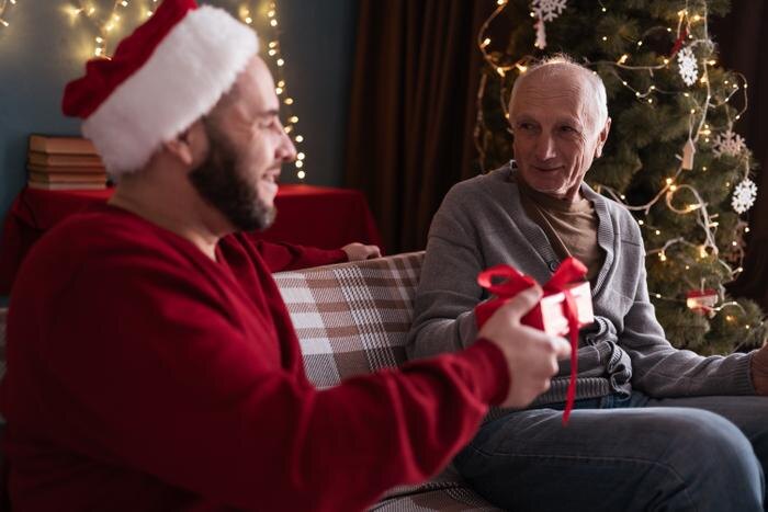 Что подарить папе, у которого всё есть, на Новый год. Фото © Shutterstock / FOTODOM / Lysenko Andrii