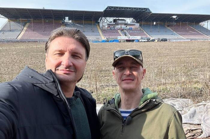 Командир «Эспаньолы» Станислав Орлов "Испанец" и дрессировщик Эдгар Запашный. Фото:© Telegram / ZАПАШНЫЙ